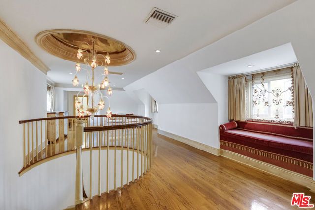 821 N Whittier Drive, Beverly Hills, CA 90210