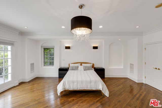 821 N Whittier Drive, Beverly Hills, CA 90210