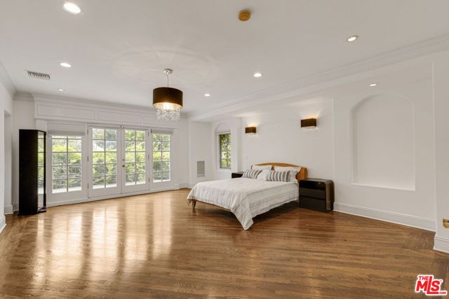 821 N Whittier Drive, Beverly Hills, CA 90210