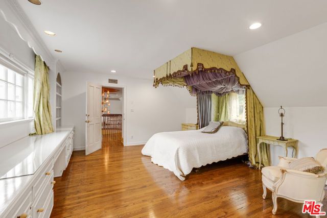821 N Whittier Drive, Beverly Hills, CA 90210