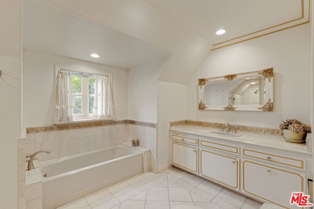 821 N Whittier Drive, Beverly Hills, CA 90210