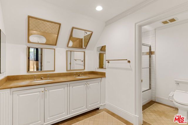 821 N Whittier Drive, Beverly Hills, CA 90210