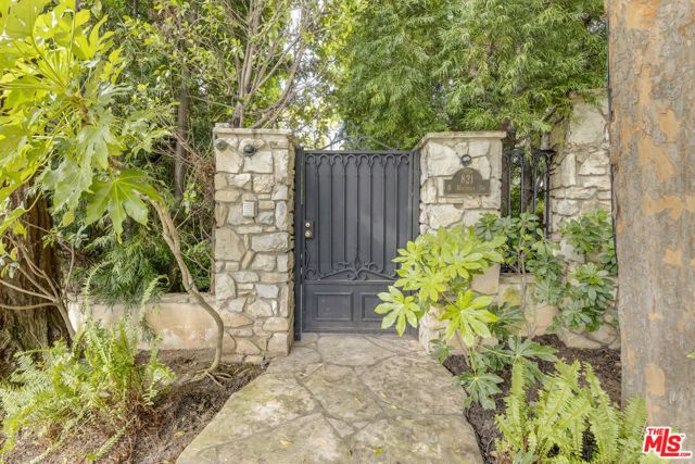 821 N Whittier Drive, Beverly Hills, CA 90210