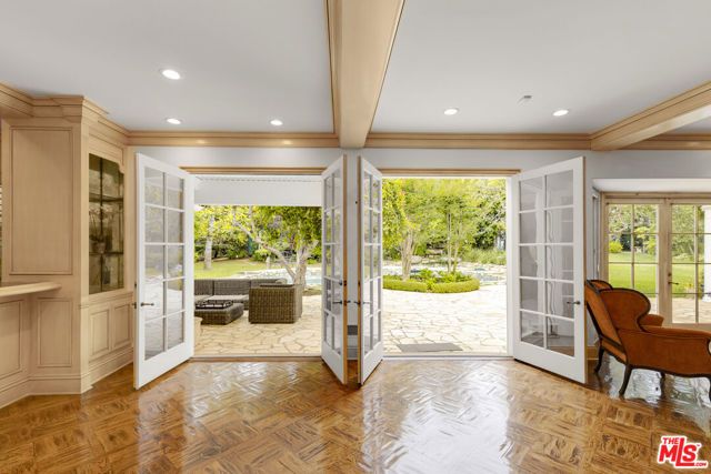 821 N Whittier Drive, Beverly Hills, CA 90210