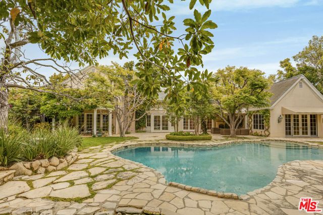 821 N Whittier Drive, Beverly Hills, CA 90210