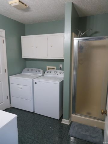 8400 Kifer Drive, Newburgh, IN 47630