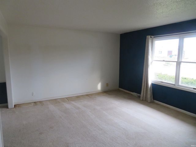 8400 Kifer Drive, Newburgh, IN 47630