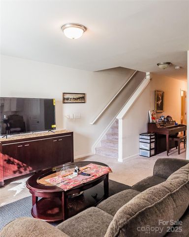 635 scarlet Leaf Lane, Oakboro, NC 28129