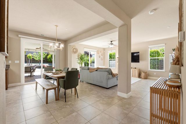 2113 Dripping Rock Ln, Lincoln, CA 95648