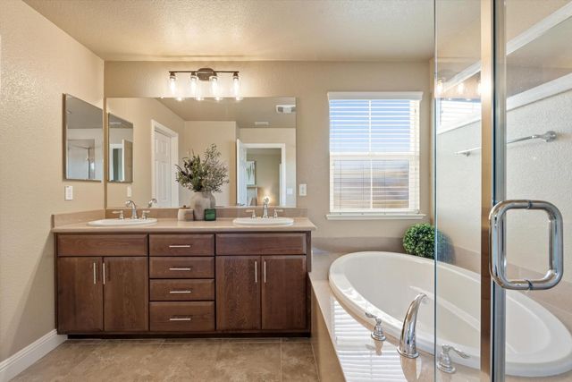 2113 Dripping Rock Ln, Lincoln, CA 95648