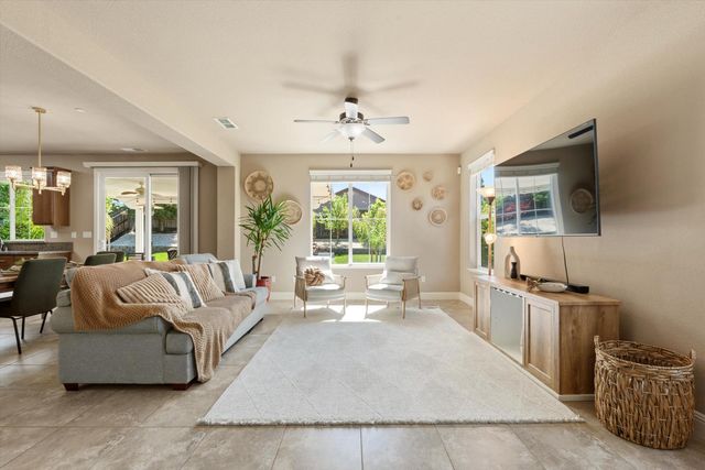 2113 Dripping Rock Ln, Lincoln, CA 95648