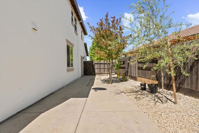 2113 Dripping Rock Ln, Lincoln, CA 95648