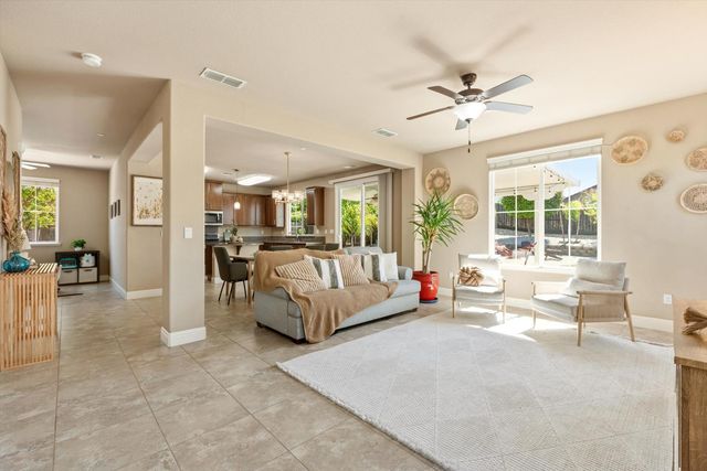 2113 Dripping Rock Ln, Lincoln, CA 95648