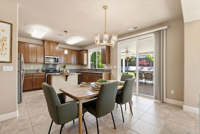 2113 Dripping Rock Ln, Lincoln, CA 95648