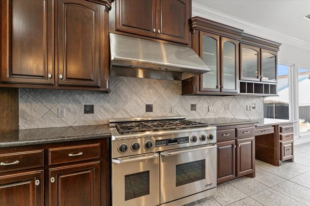 98 Victoria Drive W, Montgomery, TX 77356