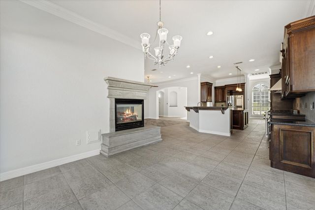 98 Victoria Drive W, Montgomery, TX 77356