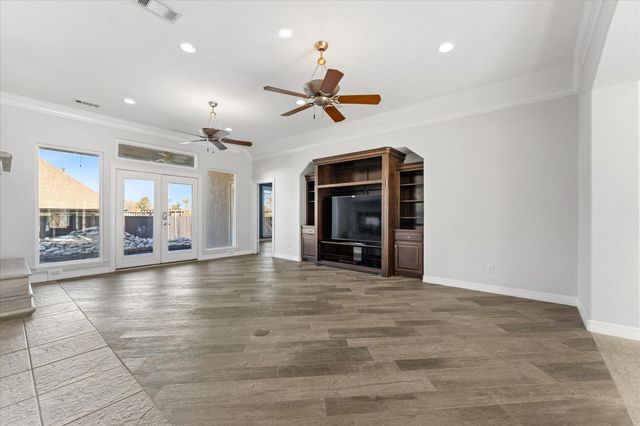 98 Victoria Drive W, Montgomery, TX 77356