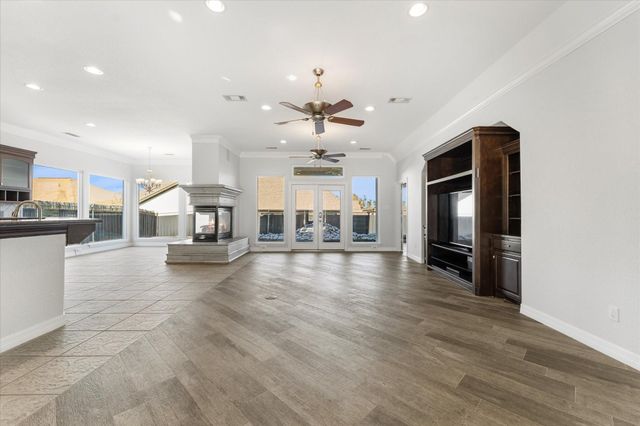 98 Victoria Drive W, Montgomery, TX 77356