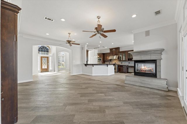 98 Victoria Drive W, Montgomery, TX 77356