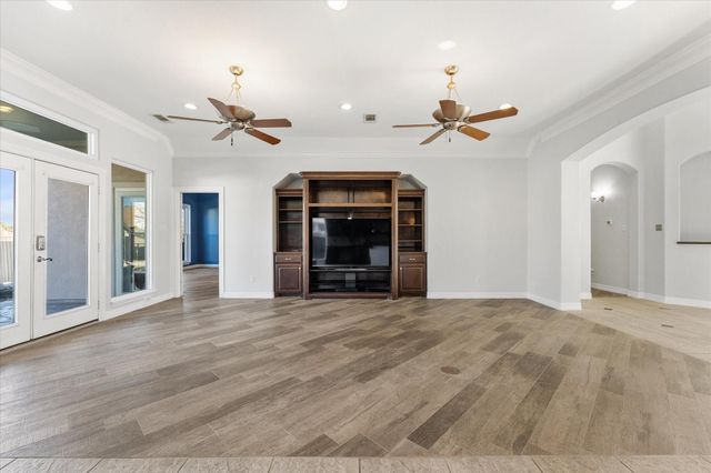 98 Victoria Drive W, Montgomery, TX 77356