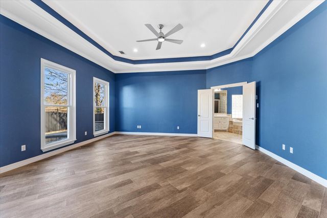 98 Victoria Drive W, Montgomery, TX 77356