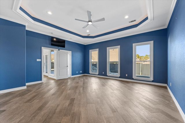 98 Victoria Drive W, Montgomery, TX 77356