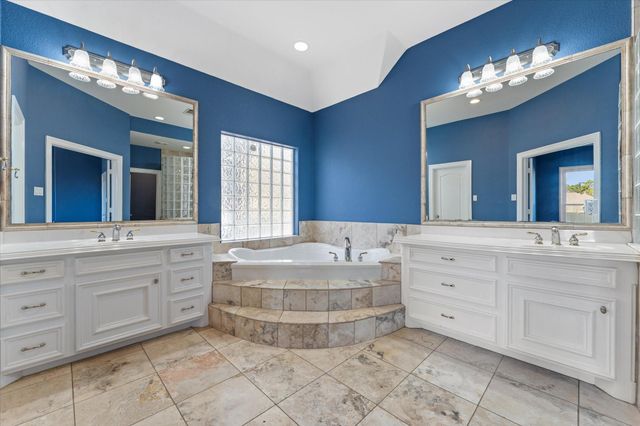 98 Victoria Drive W, Montgomery, TX 77356