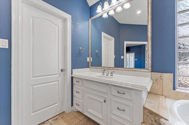 98 Victoria Drive W, Montgomery, TX 77356