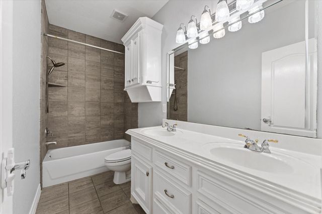 98 Victoria Drive W, Montgomery, TX 77356