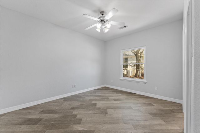 98 Victoria Drive W, Montgomery, TX 77356