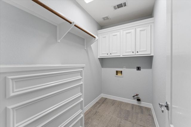 98 Victoria Drive W, Montgomery, TX 77356