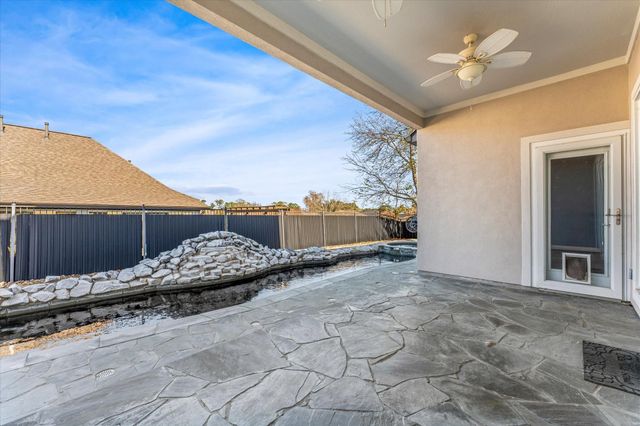 98 Victoria Drive W, Montgomery, TX 77356