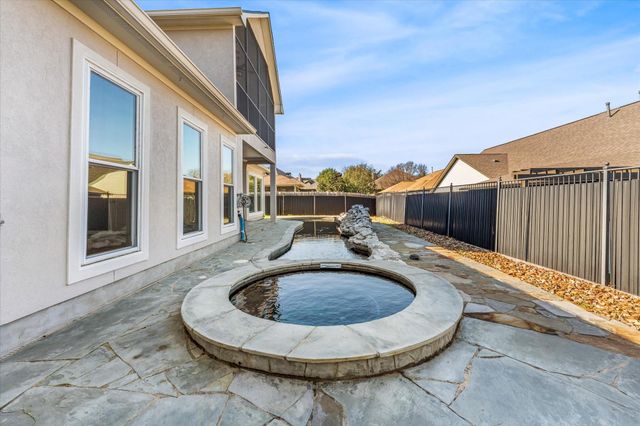 98 Victoria Drive W, Montgomery, TX 77356