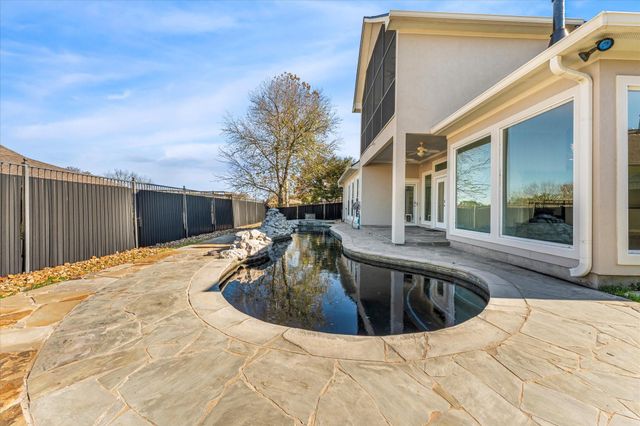 98 Victoria Drive W, Montgomery, TX 77356