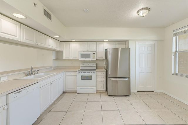 960 STARKEY ROAD 3302, Largo, FL 33771