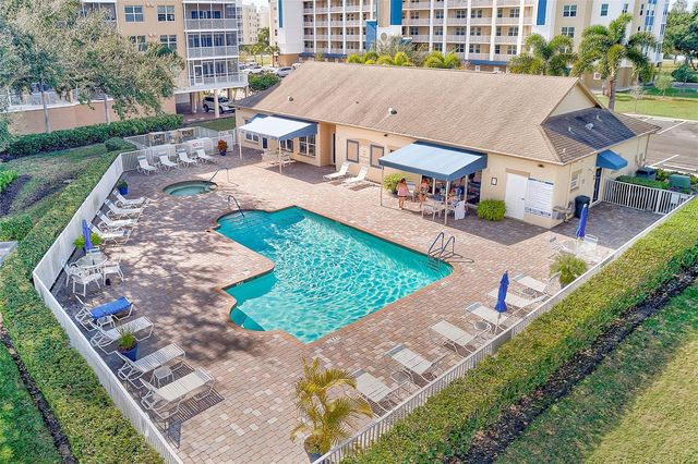 960 STARKEY ROAD 3302, Largo, FL 33771