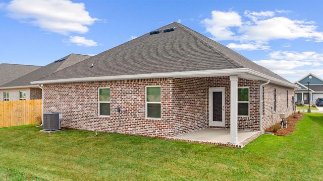 98 W Gray Owl Drive, Freeport, FL 32439