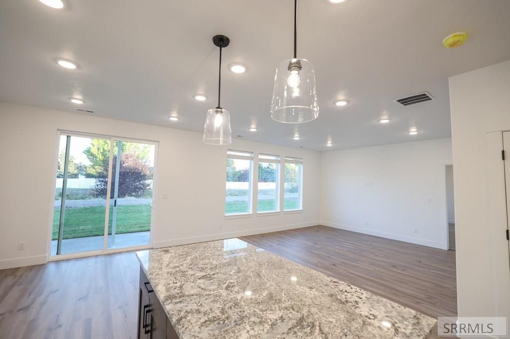 Image 4 of property listing at 565 Curlew Drive, Idaho Falls, ID 83401