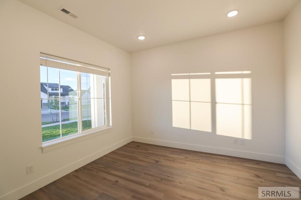 Image 7 of property listing at 565 Curlew Drive, Idaho Falls, ID 83401