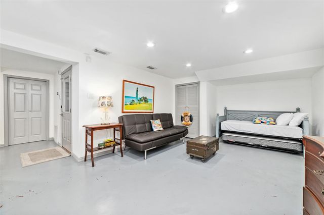 1611 19th Street, Galveston, TX 77550