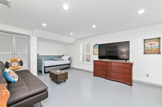 1611 19th Street, Galveston, TX 77550