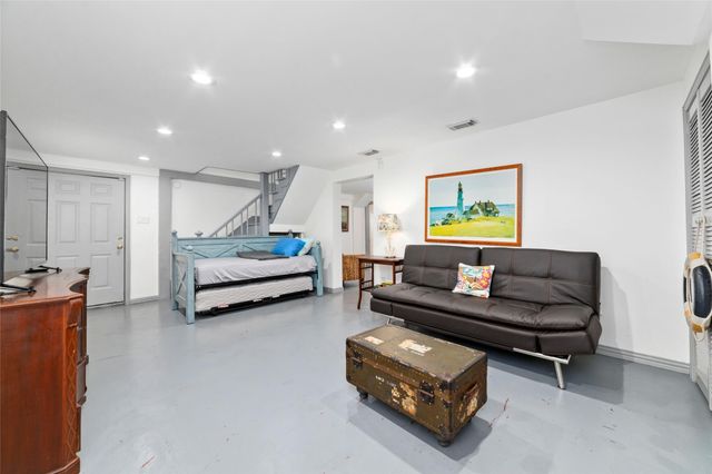 1611 19th Street, Galveston, TX 77550