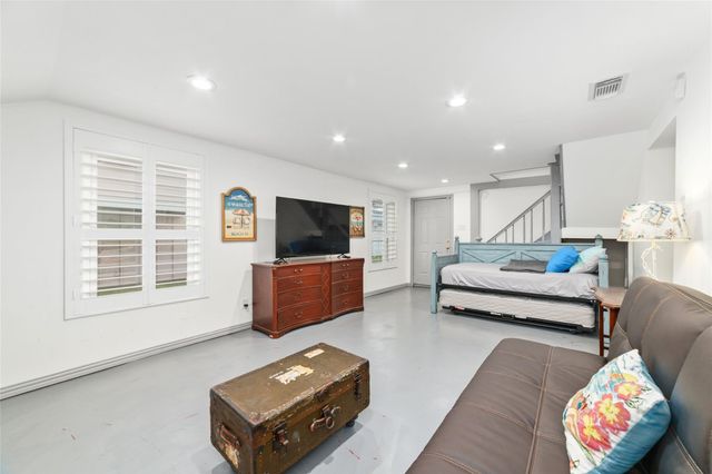 1611 19th Street, Galveston, TX 77550