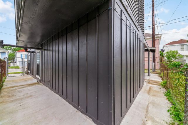 1611 19th Street, Galveston, TX 77550