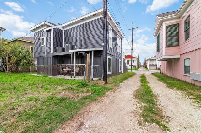 1611 19th Street, Galveston, TX 77550