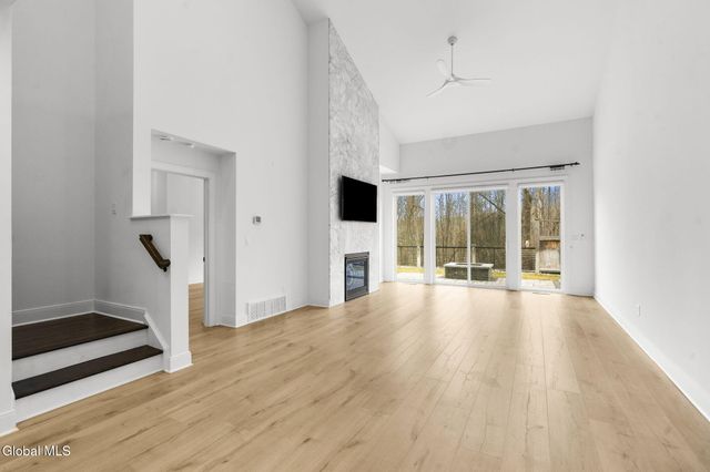 22 Cambridge Way, Colonie, NY 12110