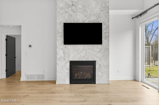 22 Cambridge Way, Colonie, NY 12110