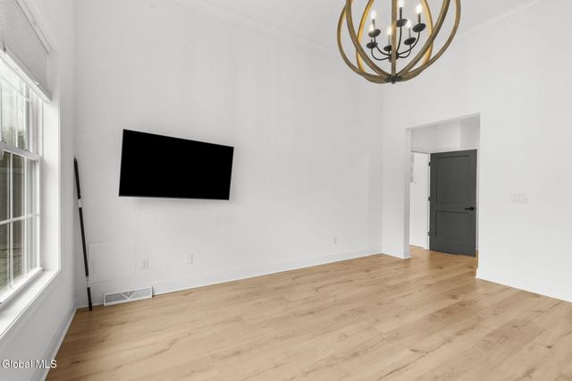 22 Cambridge Way, Colonie, NY 12110