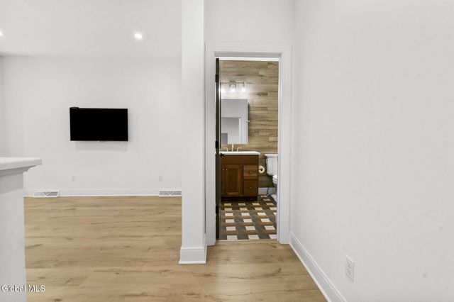 22 Cambridge Way, Colonie, NY 12110