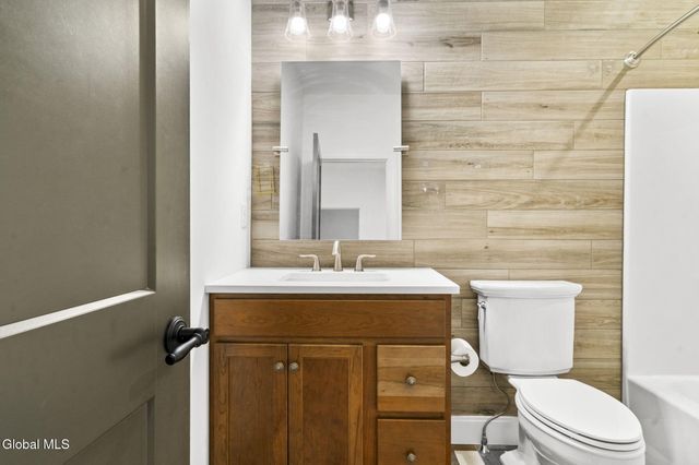 22 Cambridge Way, Colonie, NY 12110